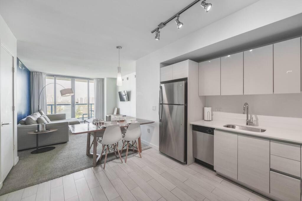 Awesome 2Br Condo Beachwalk Resort Plaja Hallandale Exterior foto