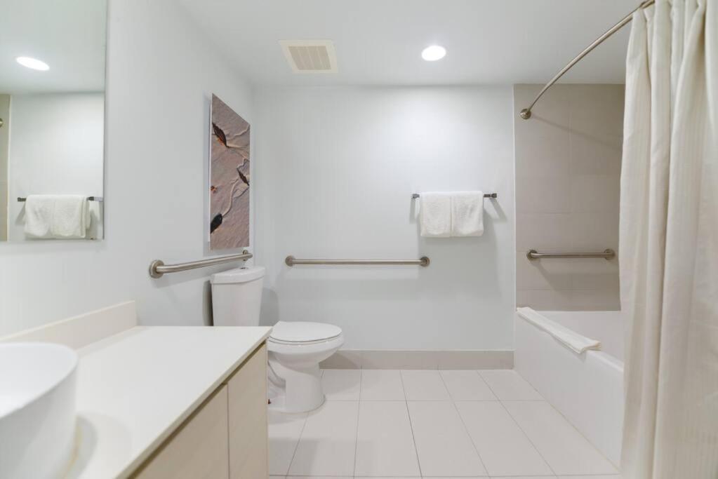 Awesome 2Br Condo Beachwalk Resort Plaja Hallandale Exterior foto