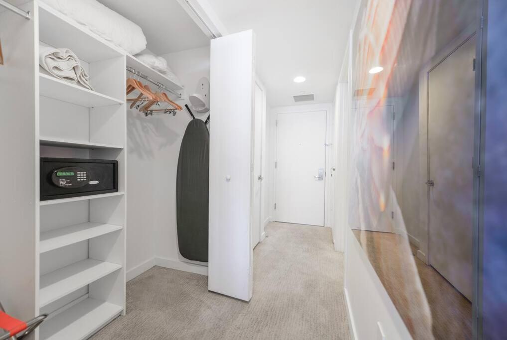 Awesome 2Br Condo Beachwalk Resort Plaja Hallandale Exterior foto