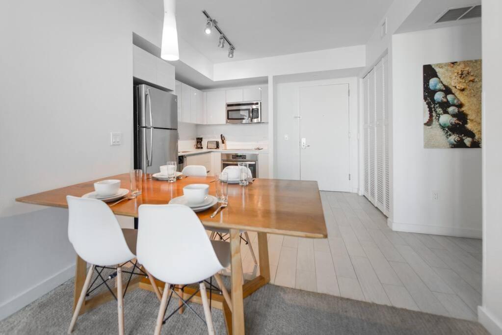 Awesome 2Br Condo Beachwalk Resort Plaja Hallandale Exterior foto