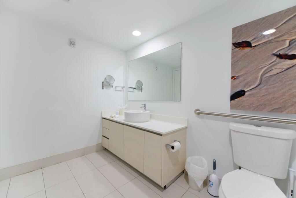 Awesome 2Br Condo Beachwalk Resort Plaja Hallandale Exterior foto