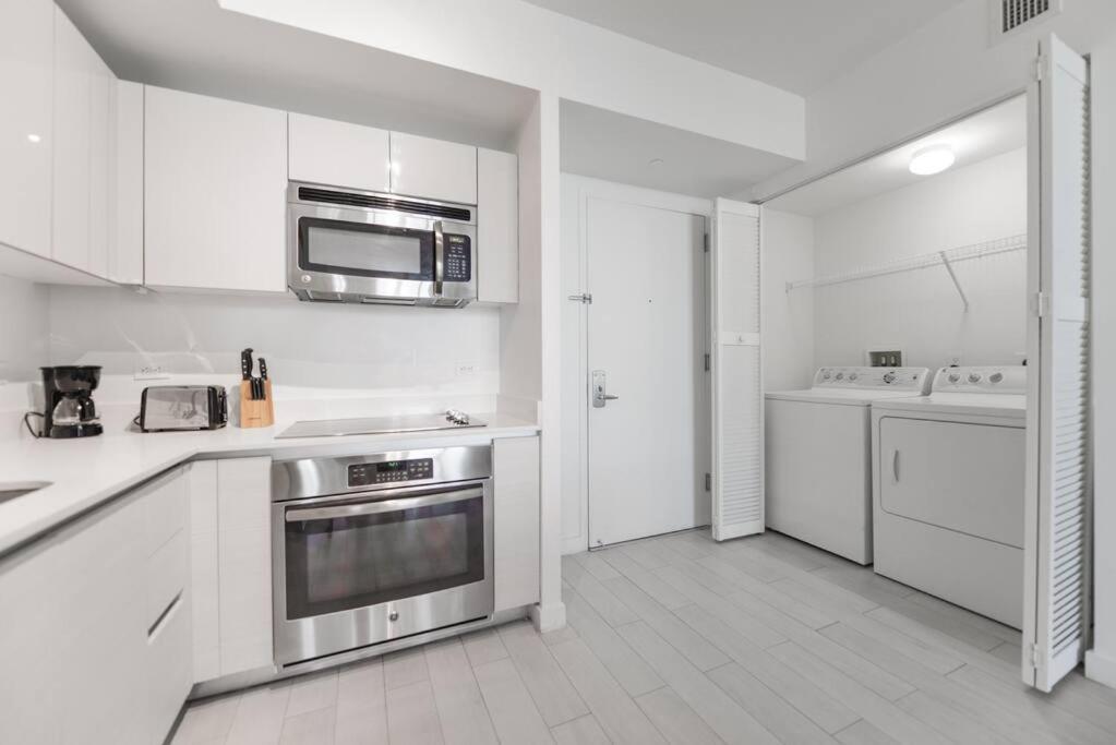 Awesome 2Br Condo Beachwalk Resort Plaja Hallandale Exterior foto